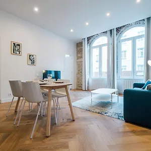 Bright And Peaceful T2 In Town Center Ail Apartment Lyon